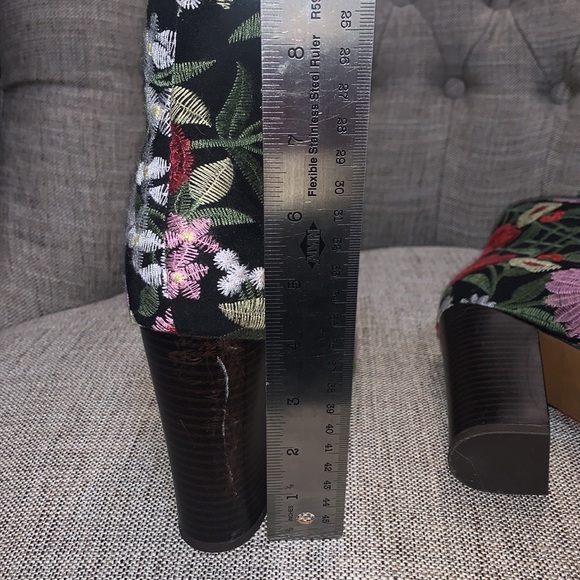 Embroidered Heel Boots, Flower Pattern - Picture 2 of 10